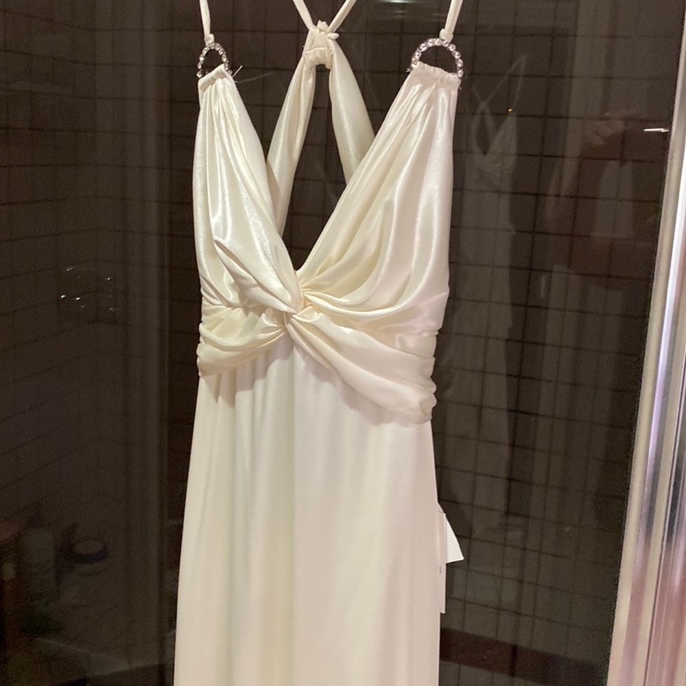 Beautiful off white evening gown, New with tags size 7/8